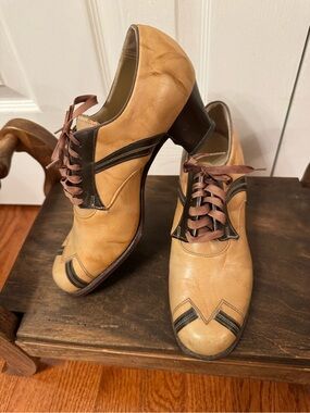 1930's Miller Barefoot Tan Leather Oxfords/size 6